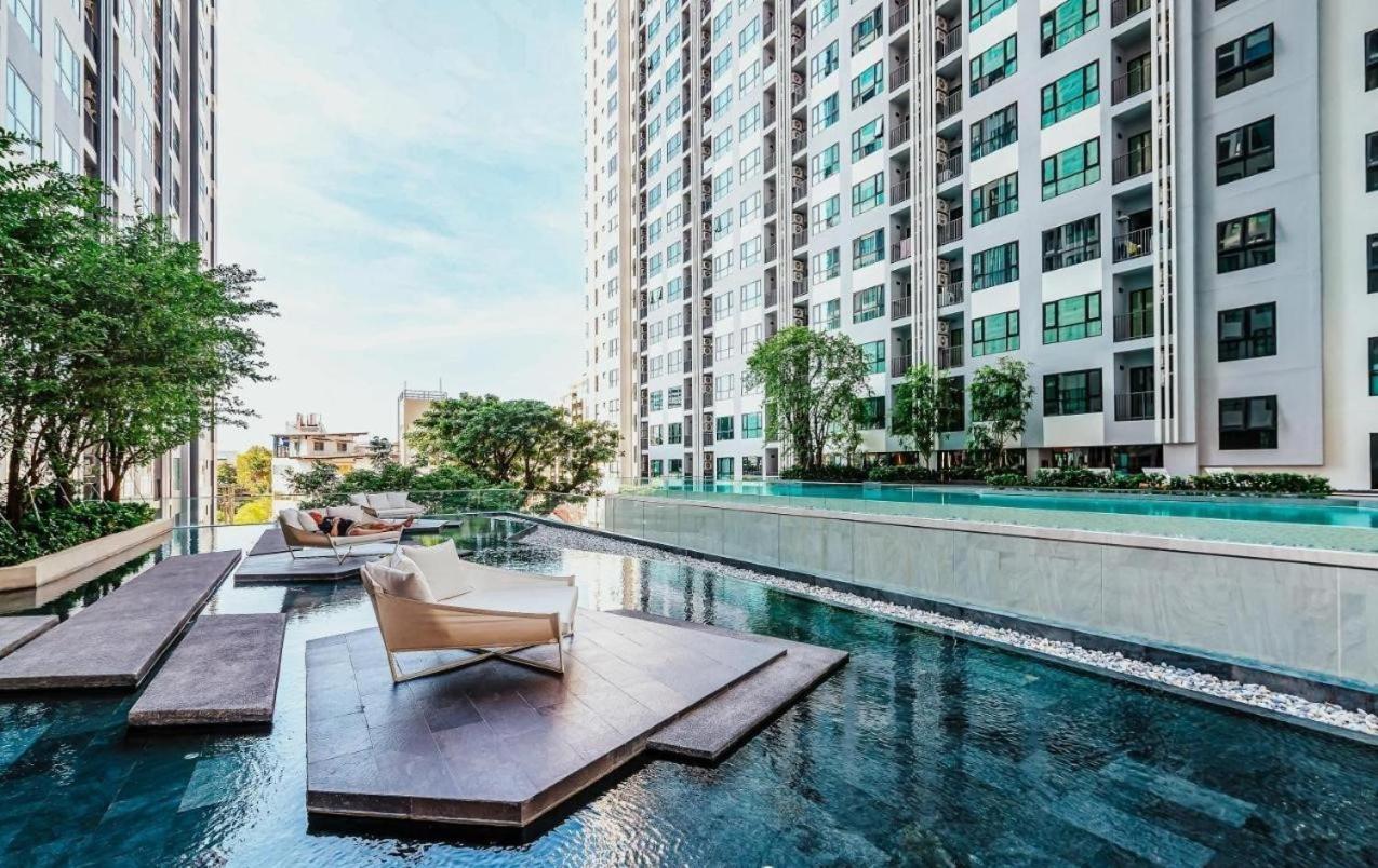Amazing Infinity Pool Next To The Pattaya
