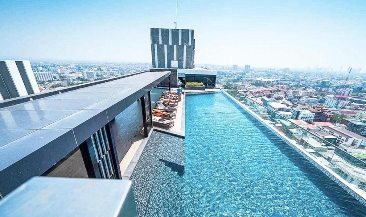 Apartment Amazing Infinity Pool Next To The
