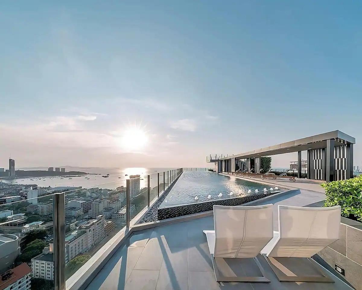 Amazing Infinity Pool Next To The Pattaya